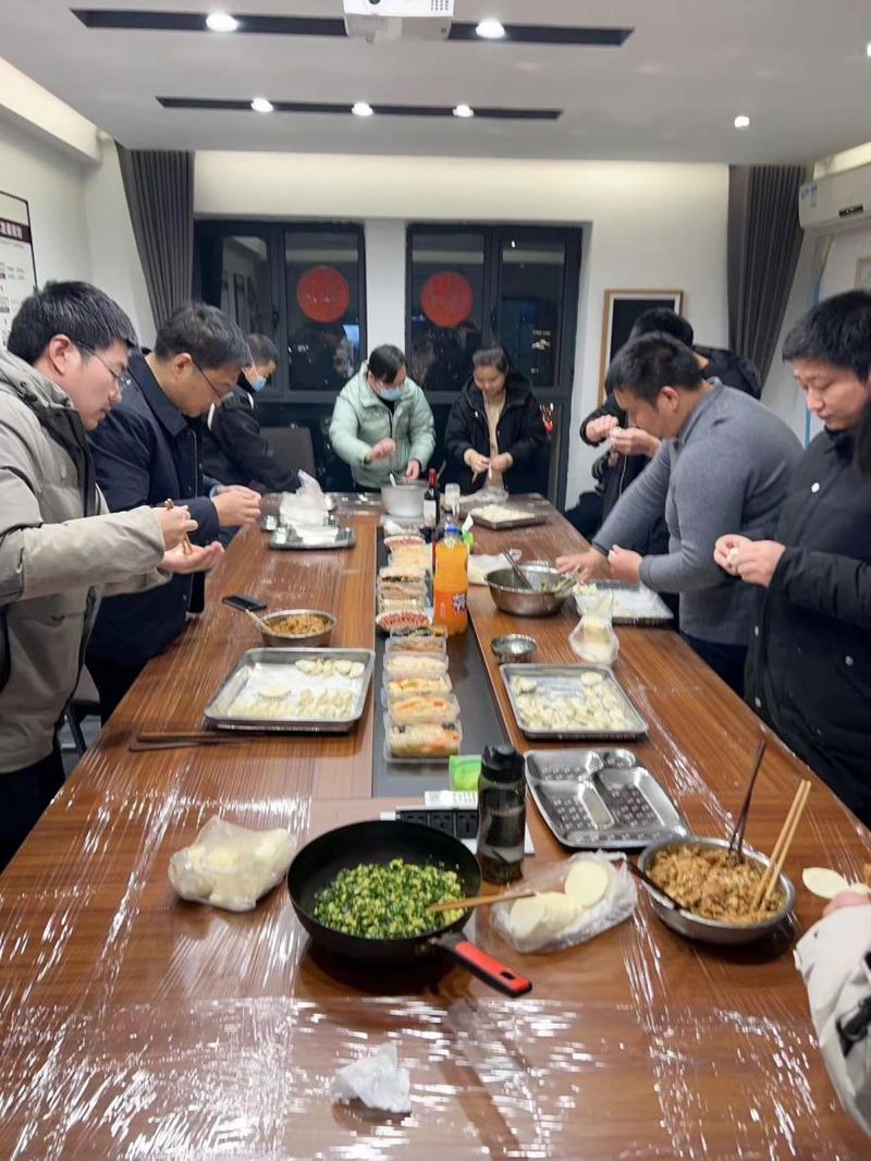 通達(dá)軟件公司組織開(kāi)展“情暖冬至，餃香飄逸”冬至包餃子活動(dòng)